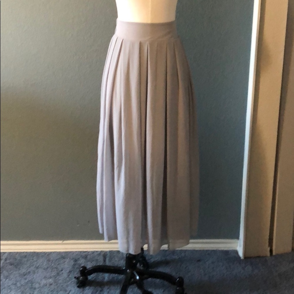 Gray chiffon pleated skirt